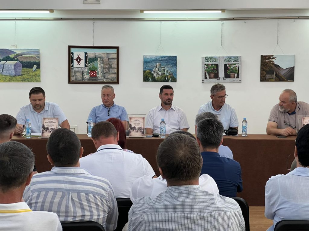 U BKC-u Kalesija predstavljena knjiga „Između tradicije i moderne“, autora Omera Zulića